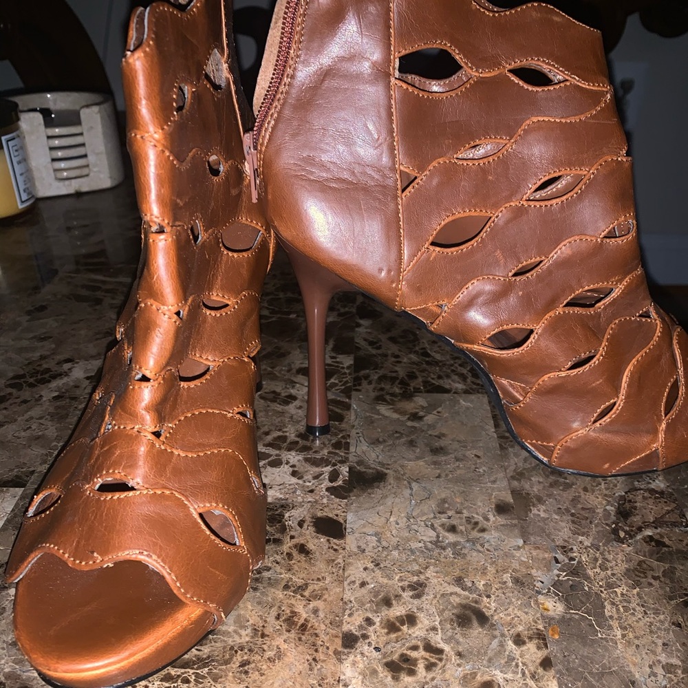 Super cute high heels!
